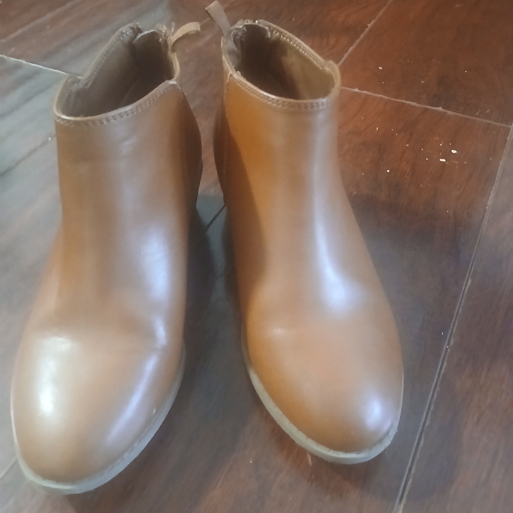 Old Navy Kids Tan Boots